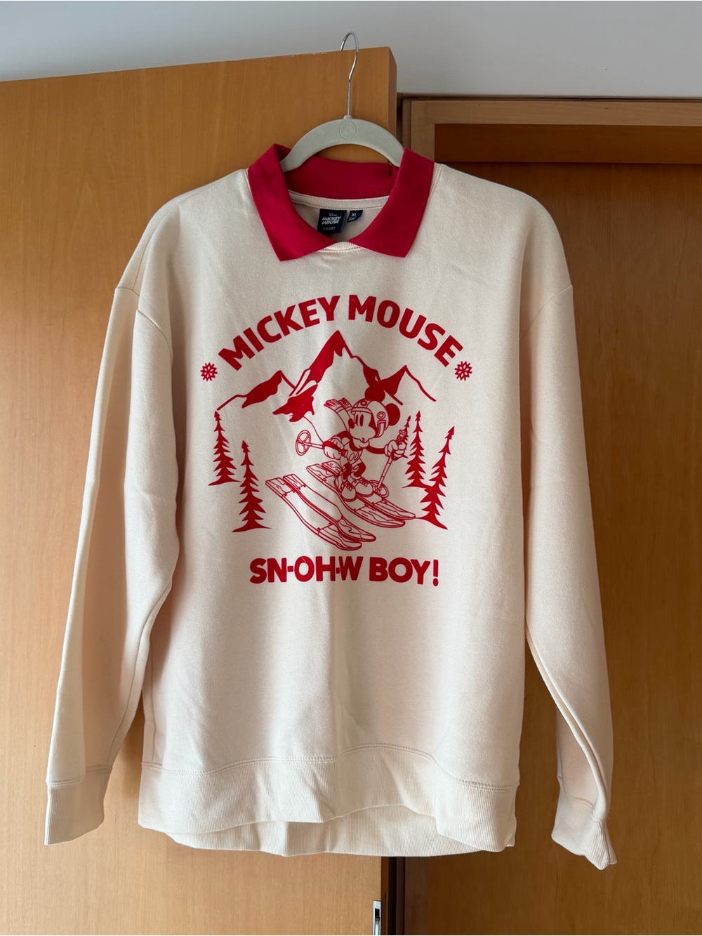 Mickey Mouse Cream & Red Ski Graphic Sweatshirt